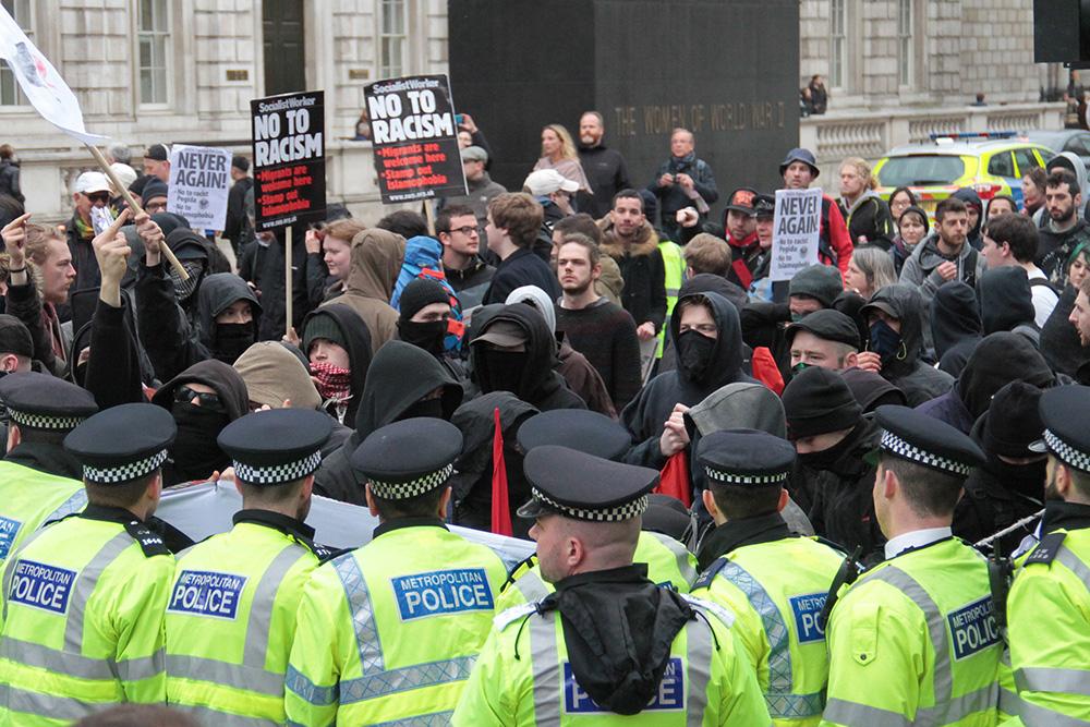 Pegida UK antiislam ve faişst grubu hafta sonu etkinliğinde, anti faşist grupların gösterisi ile karşılaştı
