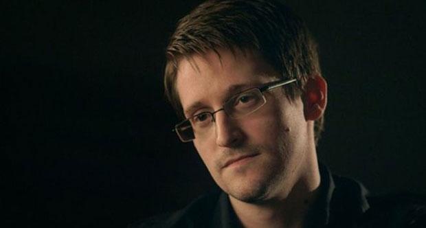 Snowden: Şirinler, tek SMS'le telefonunuzu ele geçirebilir