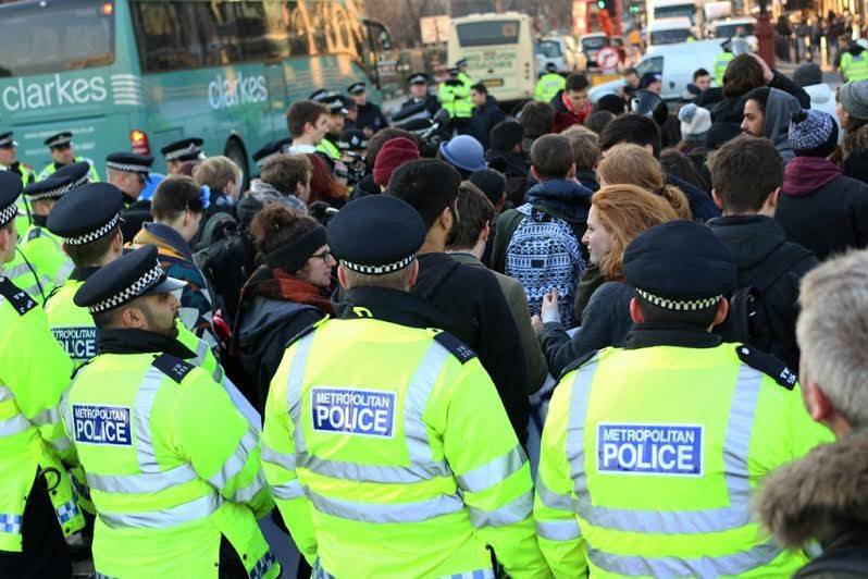 Londra’da öğrenci isyanı