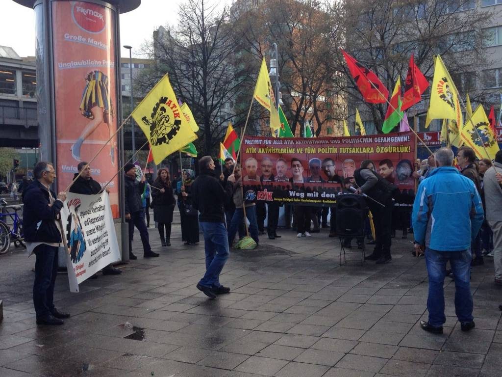 Berlin`de 10 Tutuklu ATiK Aktivisti için Protesto Eylemi