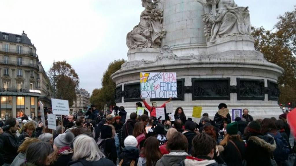 Eşit ücret hakkı için kadın eylemi, Cumhuriyet Meydanı, Paris, 7 Kasım 2016 / Foto: @nuitdebout