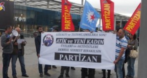 Avrupa Türkiyeli İşçi Konfederasyonu (ATİK) ve Yeni Kadın üye ve aktivistlerine yönelik tutuklama terörü Bursa’da da protesto edildi.