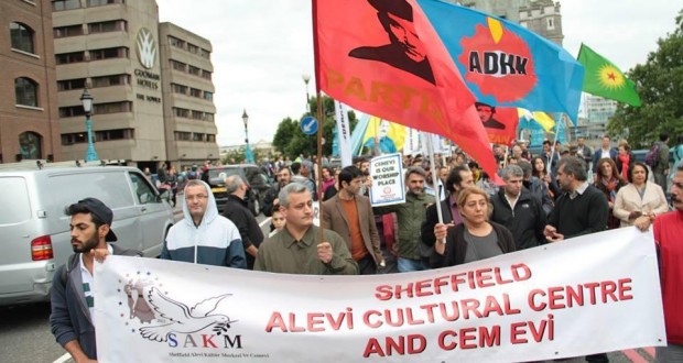 Londra`nın merkezindeki tarihi köprü işgal edildi