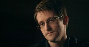 Snowden: Şirinler, tek SMS'le telefonunuzu ele geçirebilir