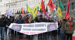 Türkiye’nin Londra büyükelçiliği önünde Cizre katliamı öfkesi