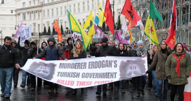 Türkiye’nin Londra büyükelçiliği önünde Cizre katliamı öfkesi