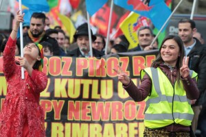 Londra’da Newroz ateşi coşkuyla karşılandı