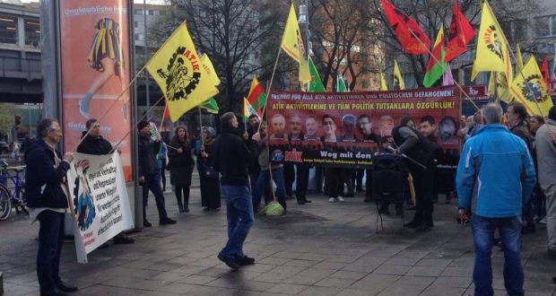 Berlin`de 10 Tutuklu ATiK Aktivisti için Protesto Eylemi